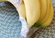 延长香蕉保鲜时间：保鲜膜的巧妙应用方法