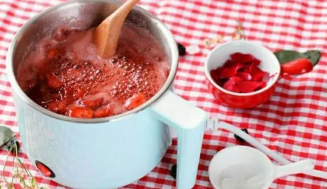 草莓冰糖炖食：自然止咳良方的美味之道